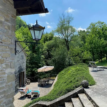 Borgo Corniola Naturista Bed and Breakfast