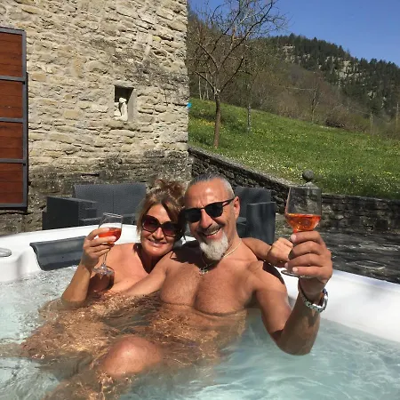 Borgo Corniola Naturista Bed & Breakfast *