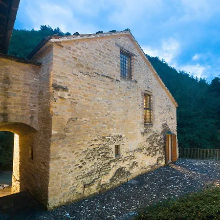 Borgo Corniola Naturista Bed and breakfast