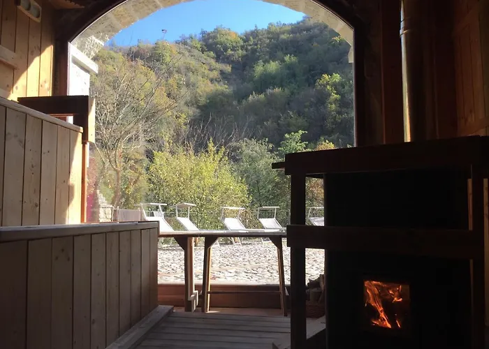 Borgo Corniola Naturista B&B