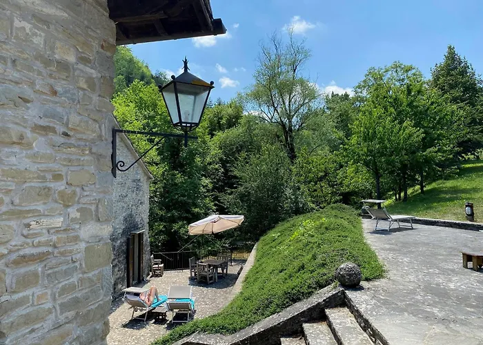 Borgo Corniola Naturista B&B