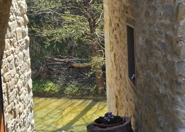 Borgo Corniola Naturista B&B