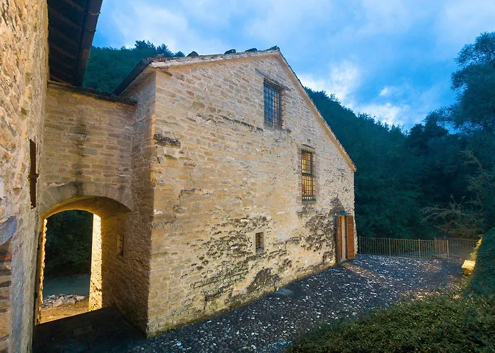 Borgo Corniola Naturista B&B