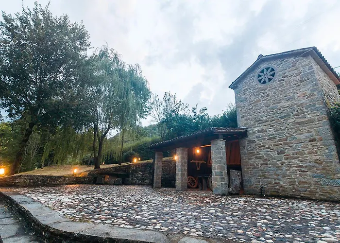 Borgo Corniola Naturista B&B